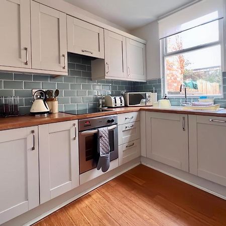 Charming Victorian Cottage Steps From Historic Chester - Free Parking Buitenkant foto