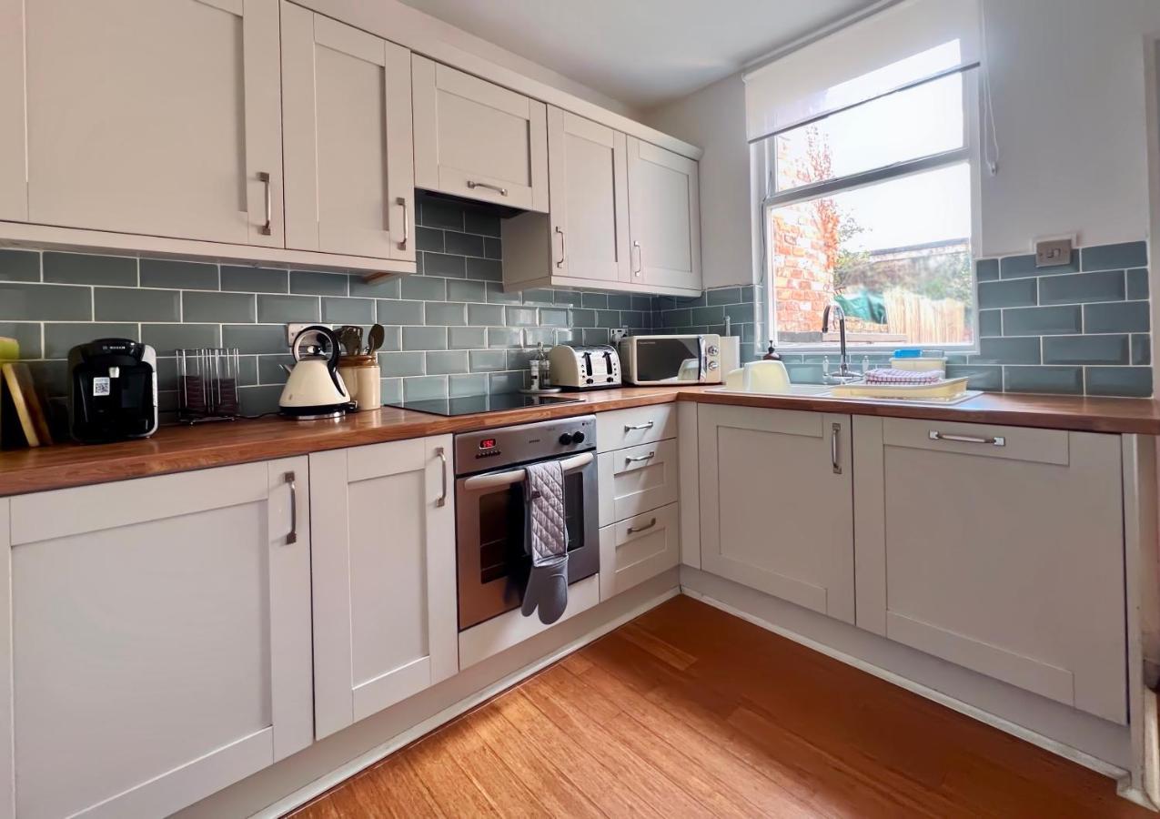 Charming Victorian Cottage Steps From Historic Chester - Free Parking Buitenkant foto