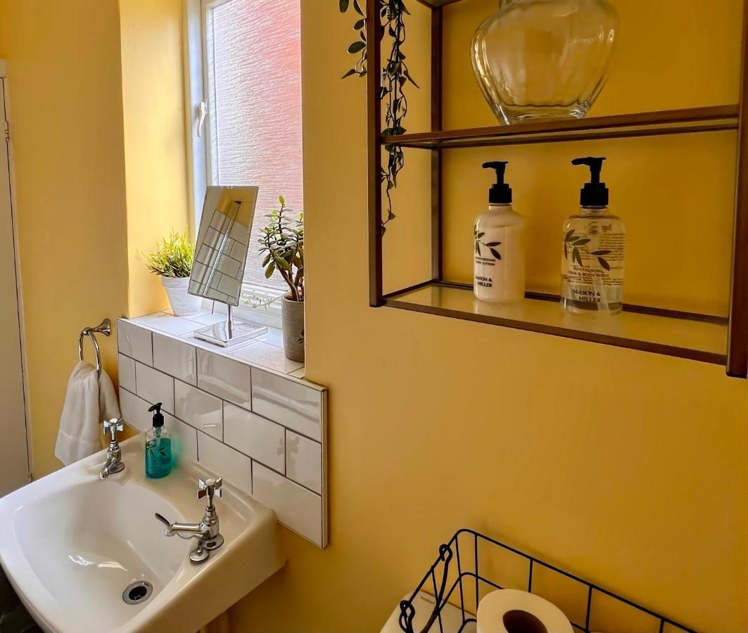 Charming Victorian Cottage Steps From Historic Chester - Free Parking Buitenkant foto